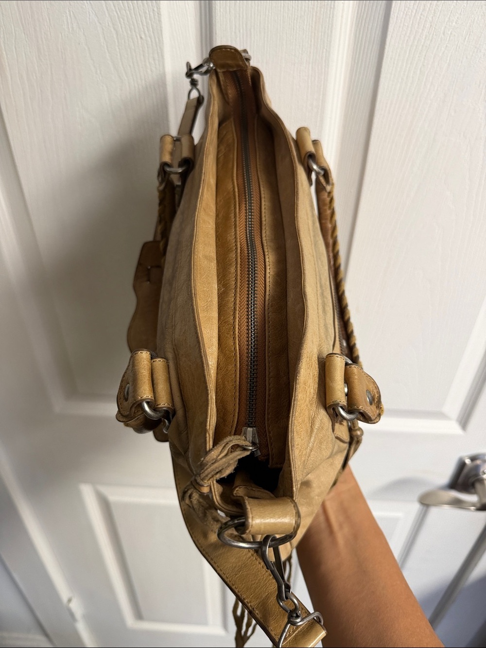 Stylish Tan Leather Satchel Handbag - Classic Women’s Bag - Picture 6 of 16